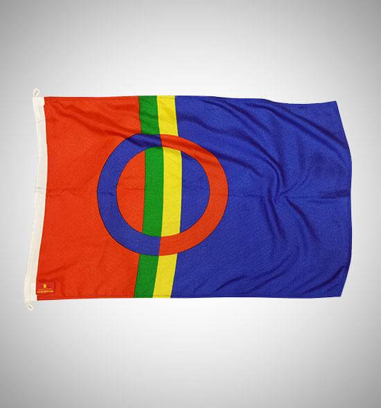samiska flaggan mot grå bakgrund